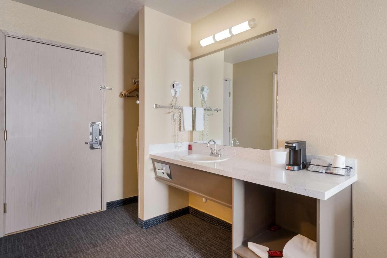 Surestay Hotel By Best Western Wells Esterno foto