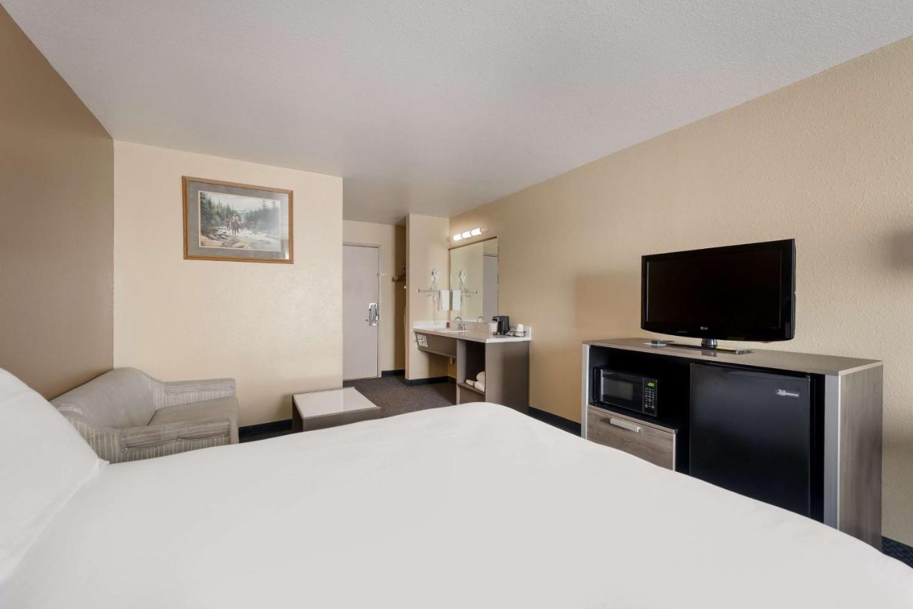 Surestay Hotel By Best Western Wells Esterno foto