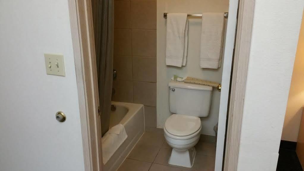 Surestay Hotel By Best Western Wells Esterno foto