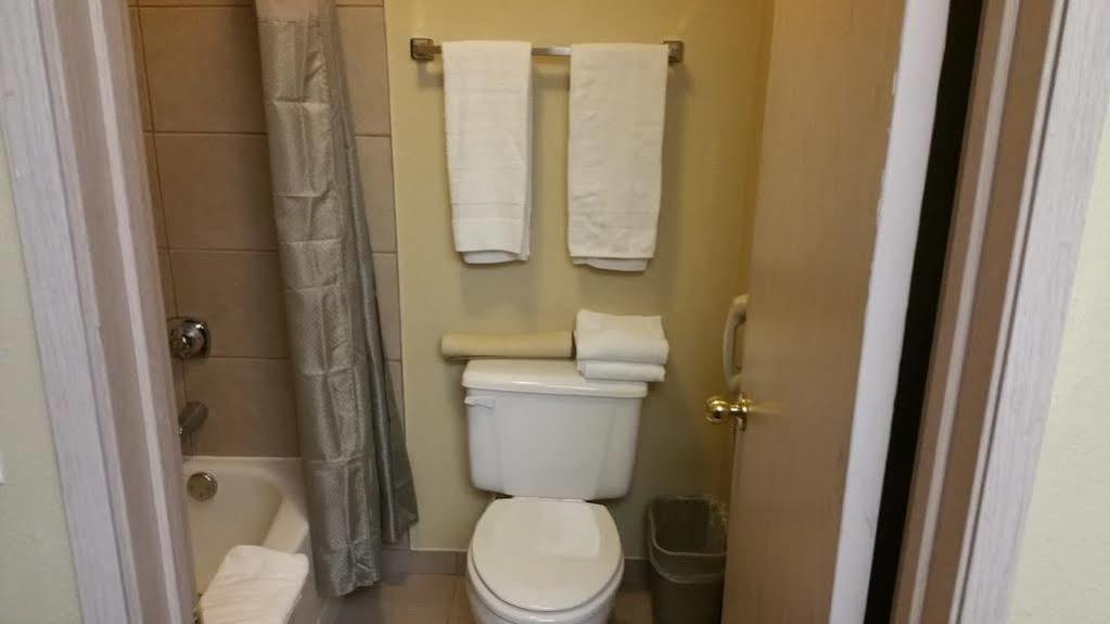 Surestay Hotel By Best Western Wells Esterno foto